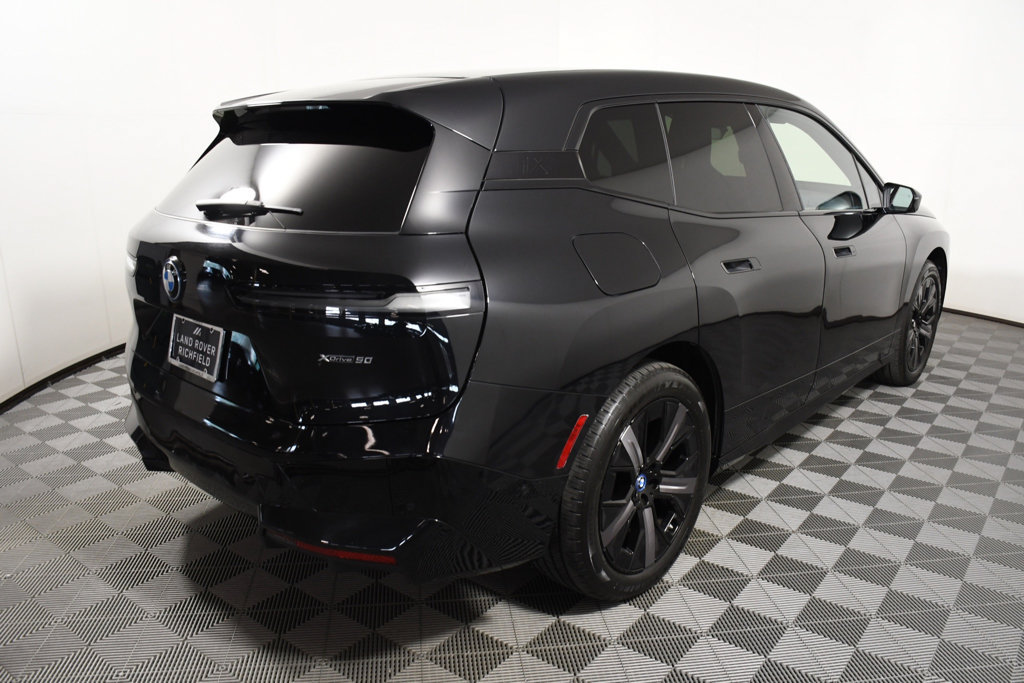 Used 2023 BMW iX xDrive50 w/ Sport Package AWD/4WD image 6