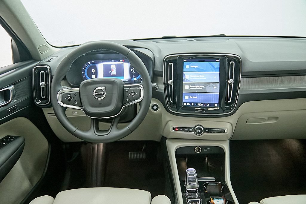 Used 2023 Volvo XC40 B5 Plus w/ Protection Package Premier AWD/4WD image 25