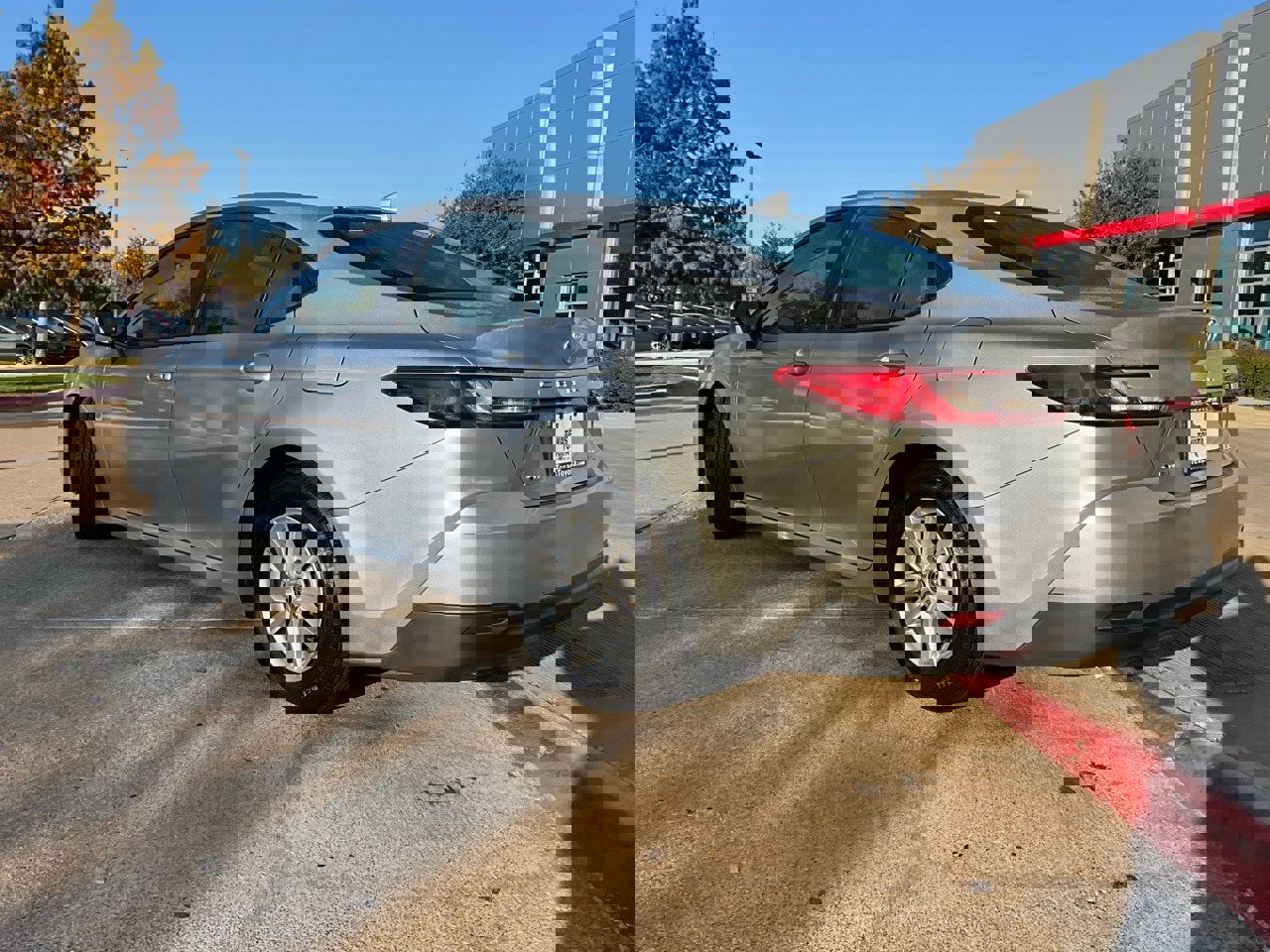 Used 2025 Toyota Camry LE image 8