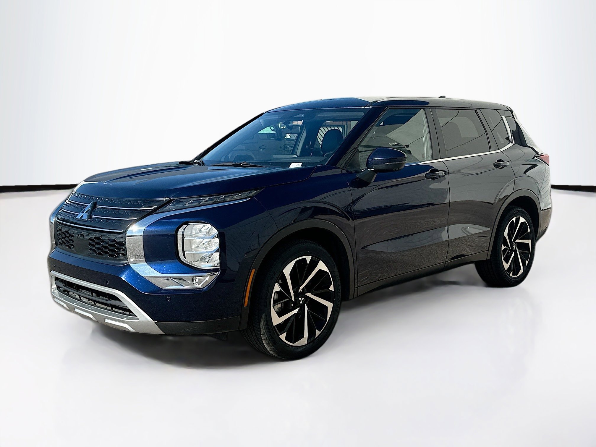 Used 2024 Mitsubishi Outlander SE image 3