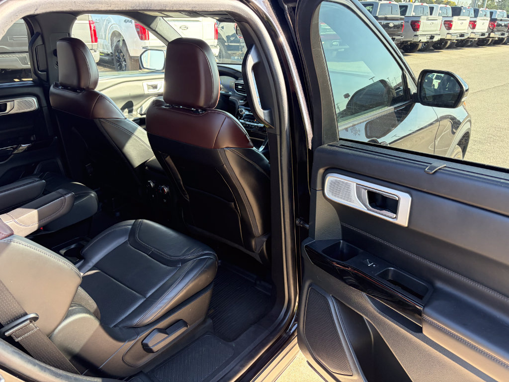 Used 2021 Ford Explorer Platinum w/ Equipment Group 601A AWD/4WD image 17
