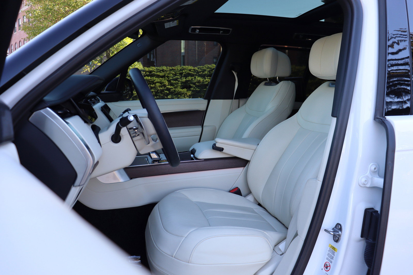 Used 2025 Land Rover Range Rover Autobiography AWD/4WD image 12