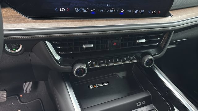 Used 2025 Chevrolet Tahoe High Country AWD/4WD image 31