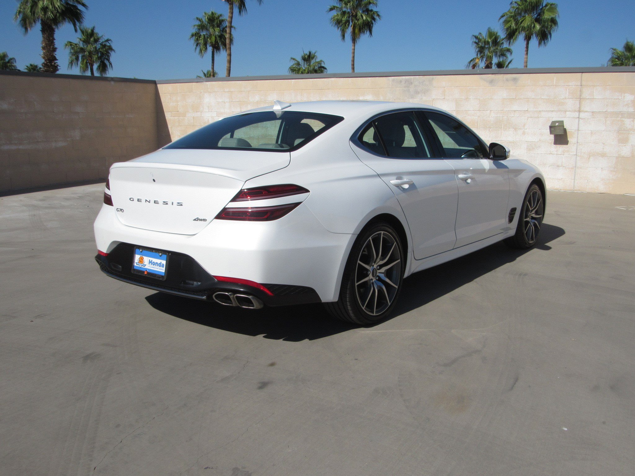 Used 2023 Genesis G70 2.0T image 5