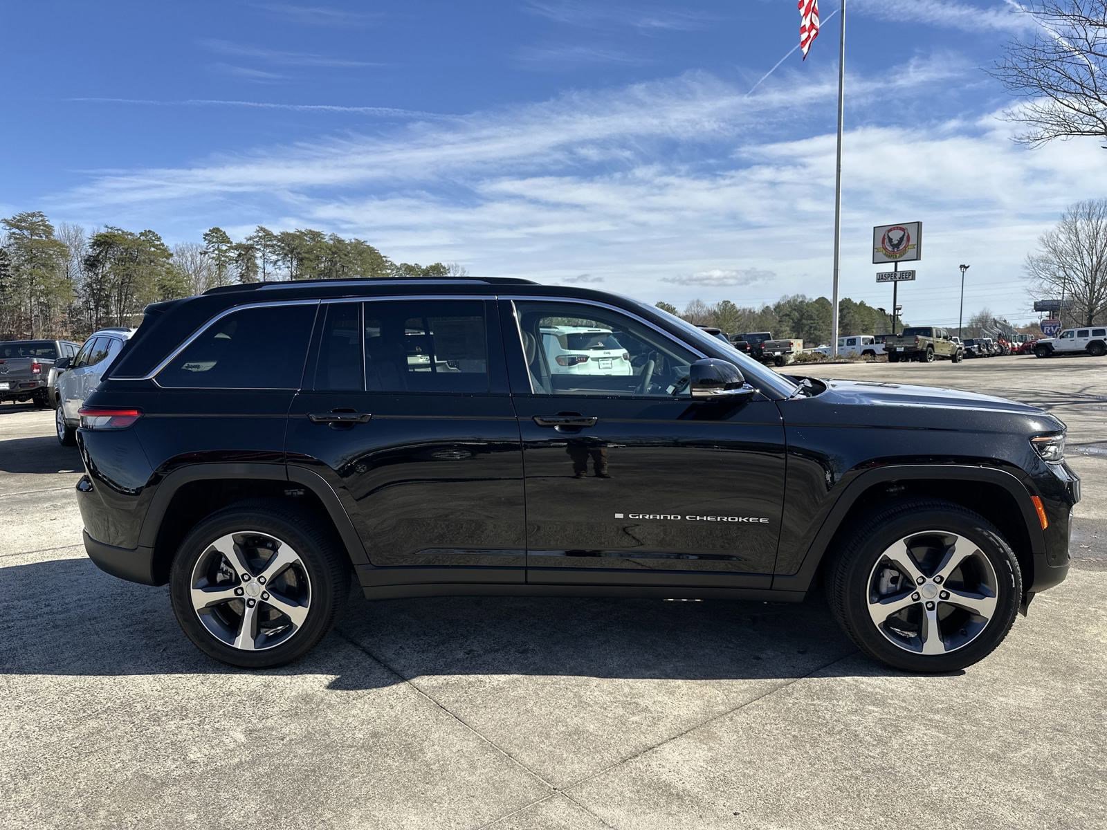 New 2024 Jeep Grand Cherokee Limited 4xe w/ Luxury Tech Group II AWD/4WD image 8