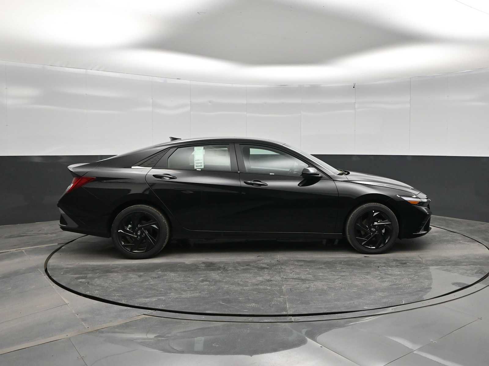 New 2026 Hyundai Elantra SEL Sport FWD image 9