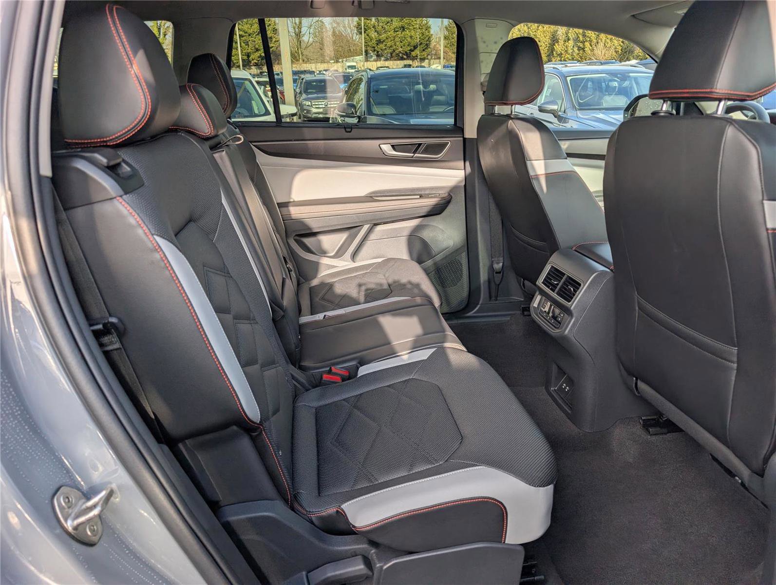 Used 2024 Volkswagen Atlas Peak Edition SE image 14