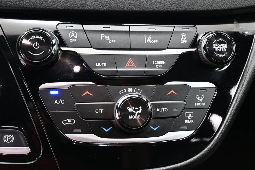 Used 2025 Chrysler Pacifica Select FWD image 21