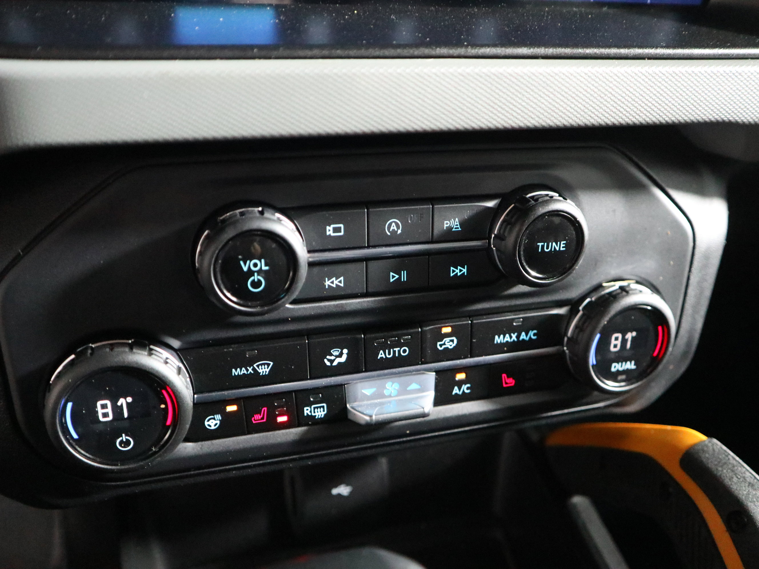 Used 2023 Ford Bronco Badlands image 32