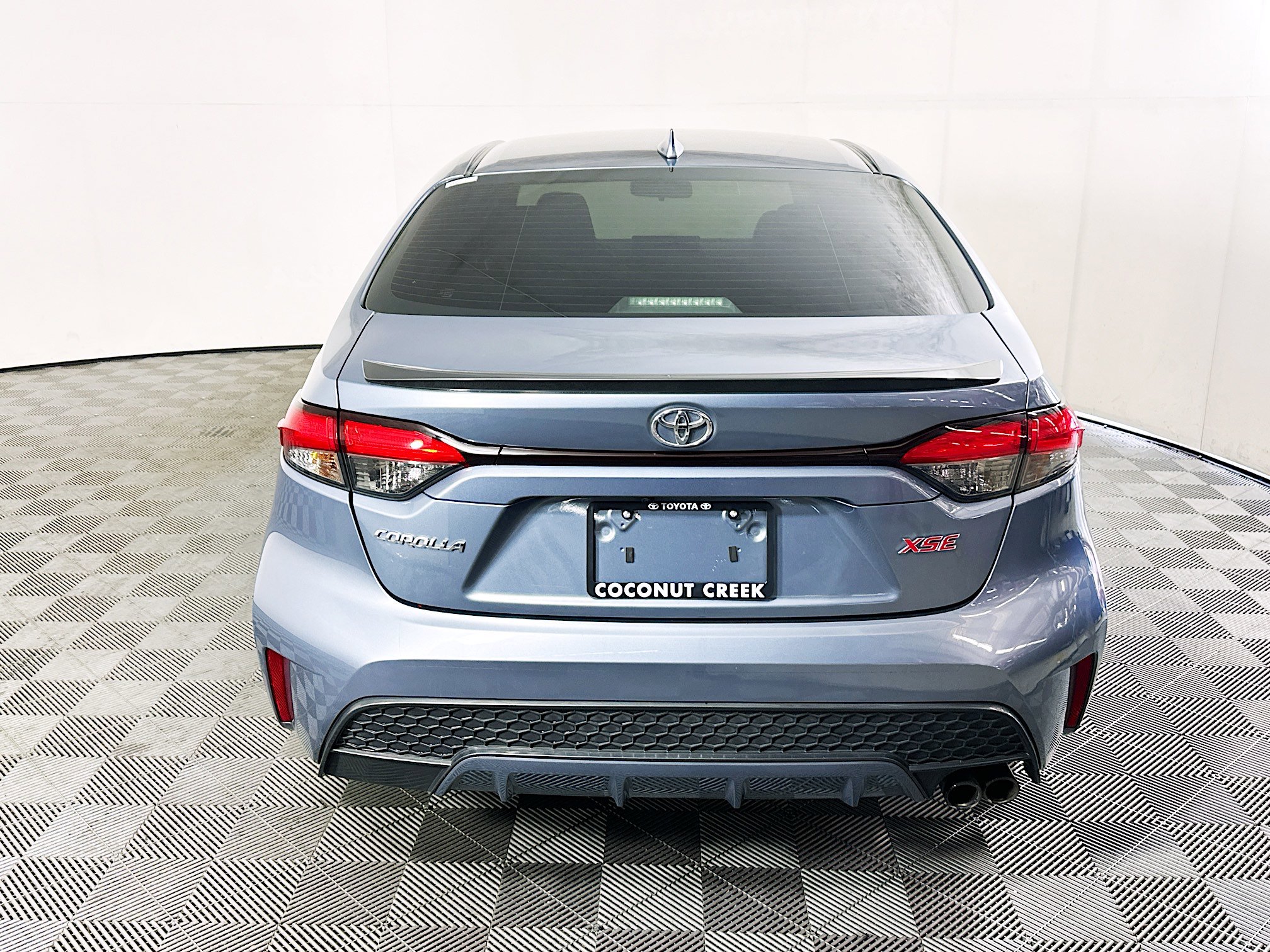 Used 2022 Toyota Corolla XSE FWD image 4