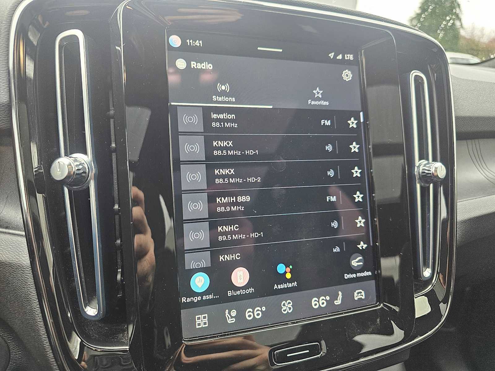 Certified 2023 Volvo XC40 Recharge Plus image 33