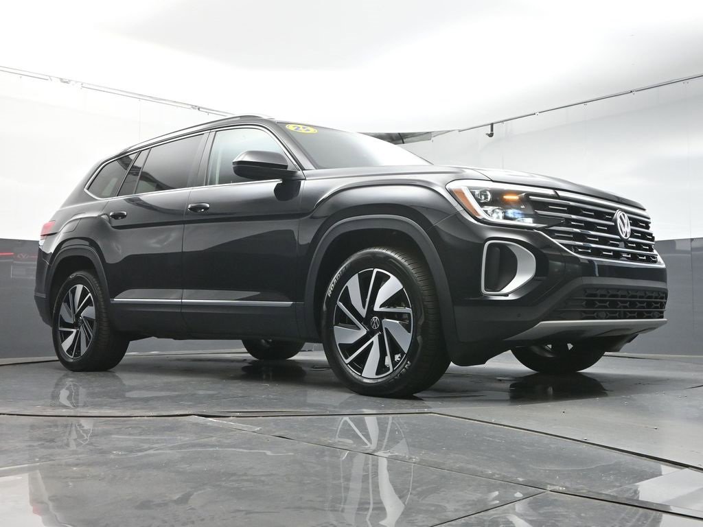 Used 2025 Volkswagen Atlas SEL image 40