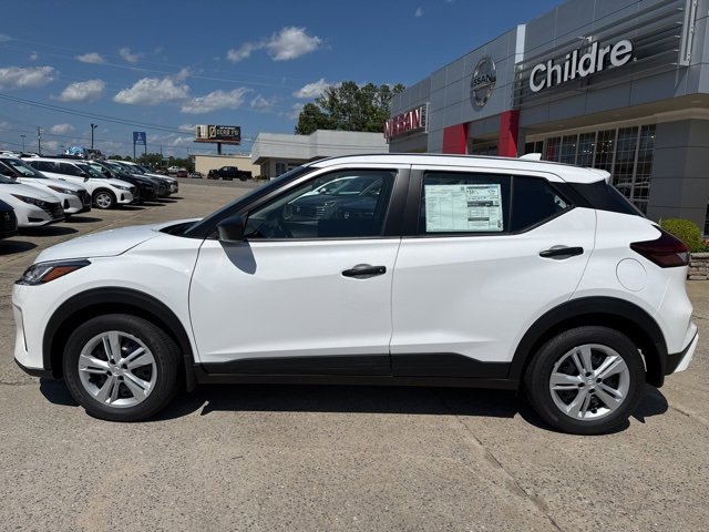 New 2025 Nissan Kicks Play S