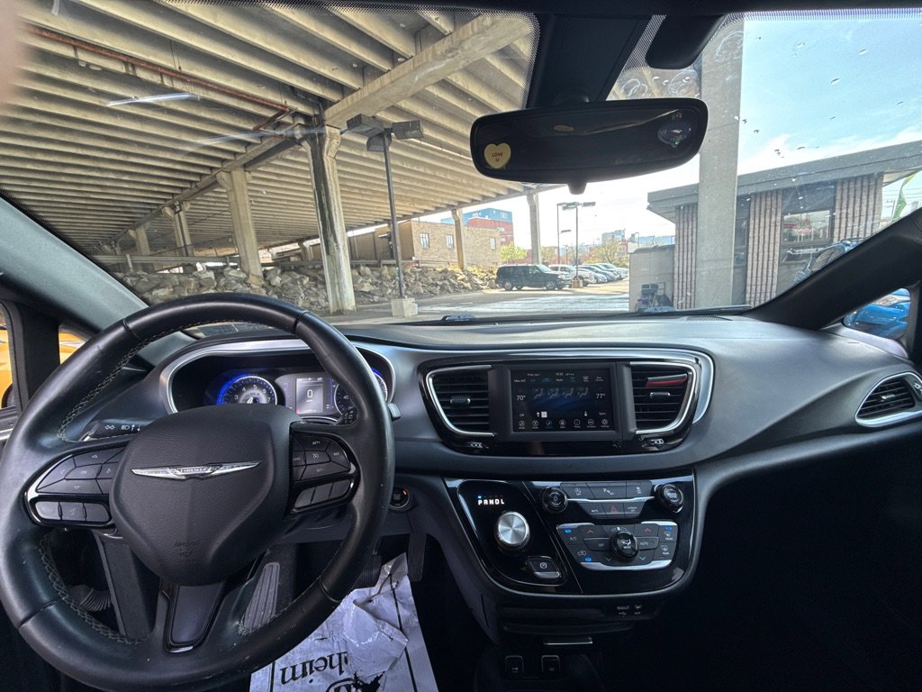 Used 2018 Chrysler Pacifica Touring Plus w/ S Appearance Package FWD image 20