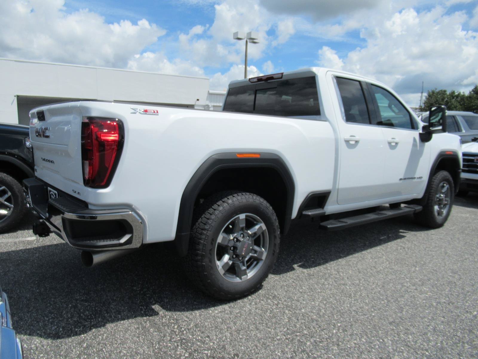 New 2026 GMC Sierra 2500 SLE w/ SLE Value Package; AWD/4WD image 7