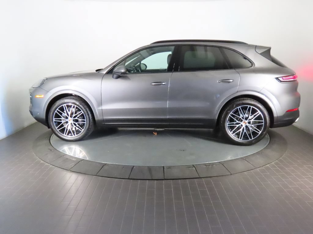 Certified 2025 Porsche Cayenne AWD/4WD image 2