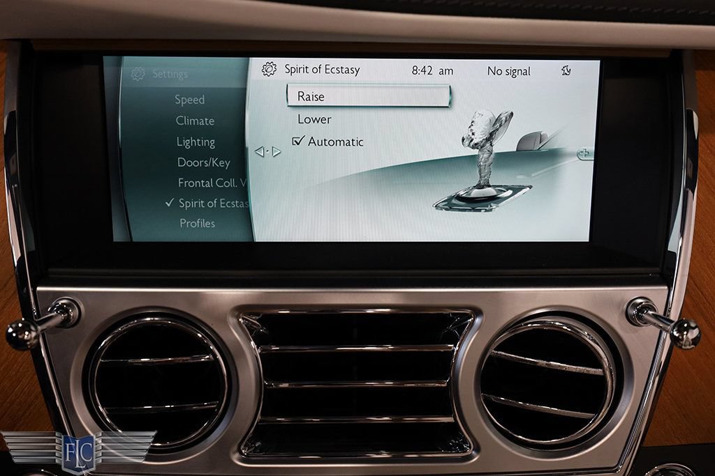 Used 2017 Rolls-Royce Dawn RWD image 35