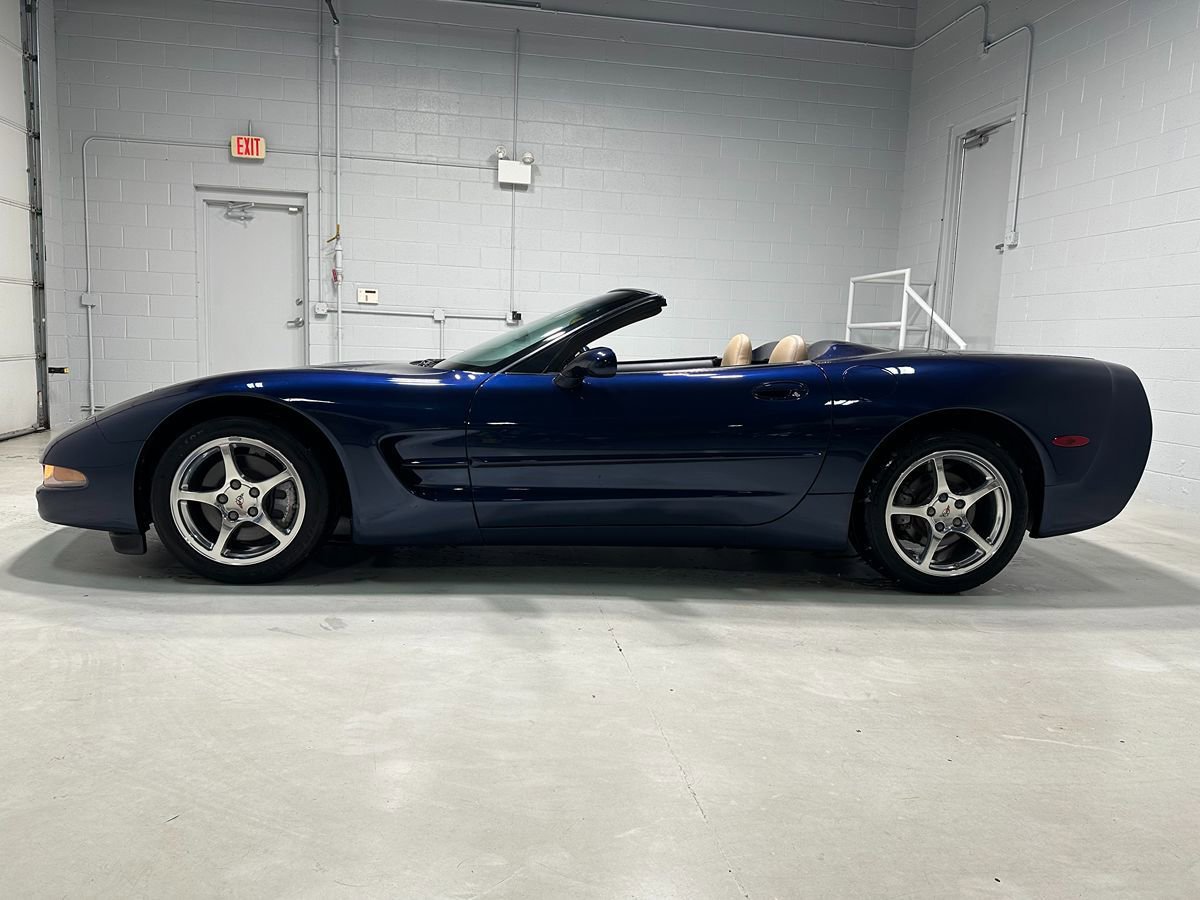 Used 2000 Chevrolet Corvette Convertible image 14