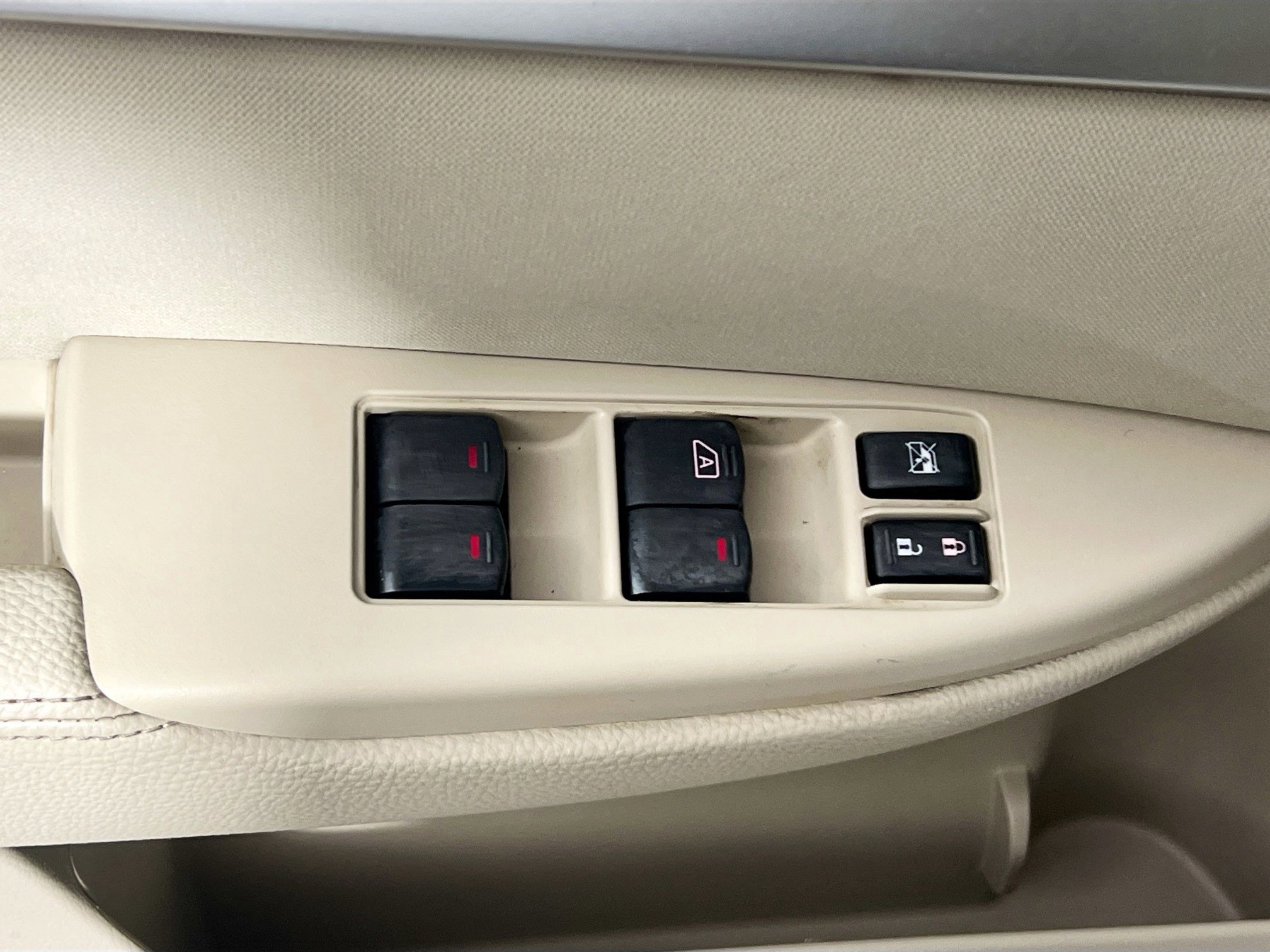 Used 2010 Subaru Legacy 2.5i Premium image 16