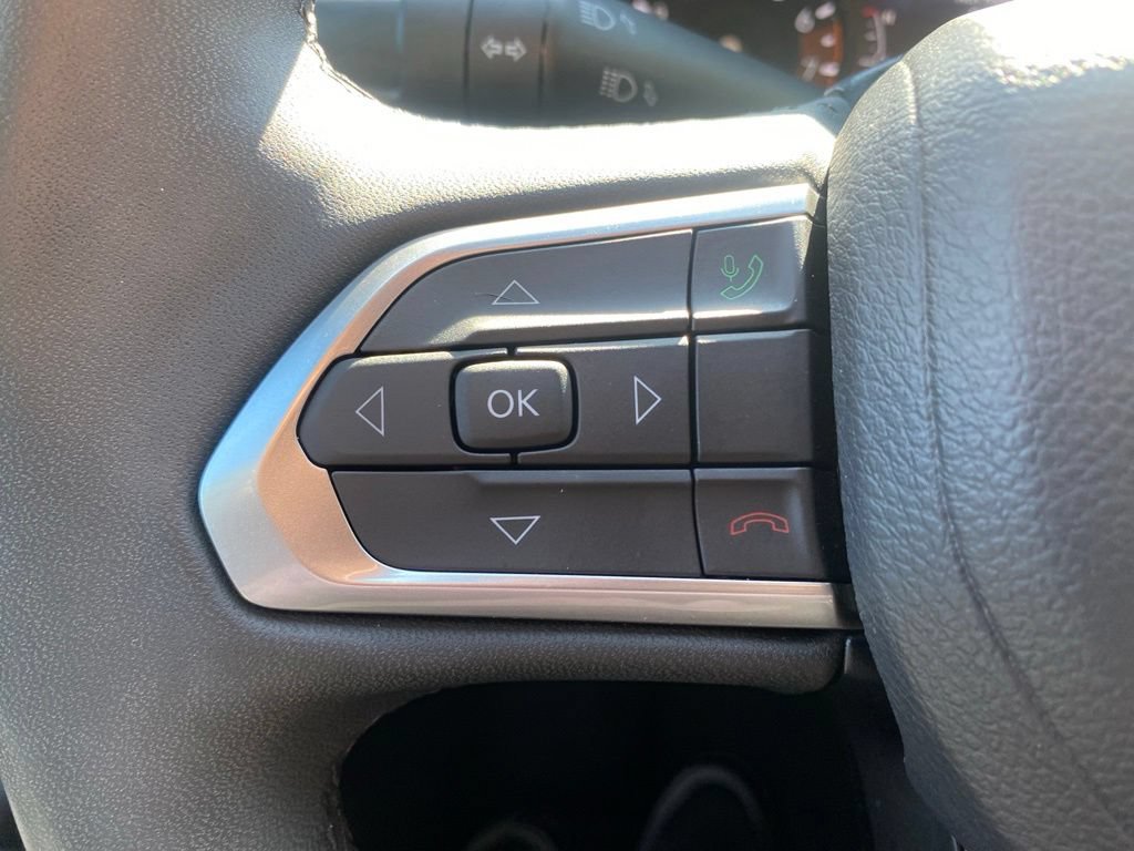 Used 2025 Jeep Compass Latitude w/ Sun & Sound Group AWD/4WD image 22