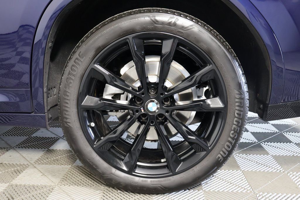 Used 2025 BMW X4 xDrive30i w/ M Sport Package AWD/4WD image 16