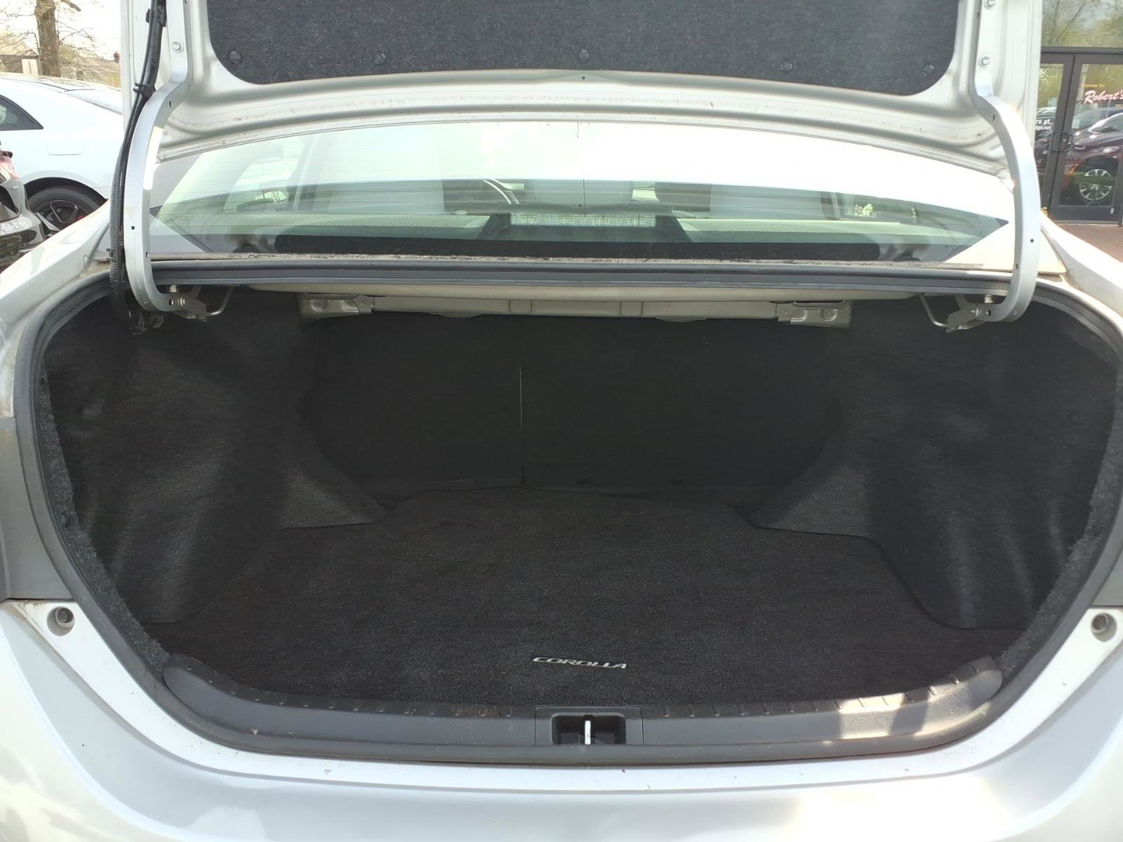 Used 2017 Toyota Corolla LE w/ Carpet Mat Package (TMS) FWD image 19
