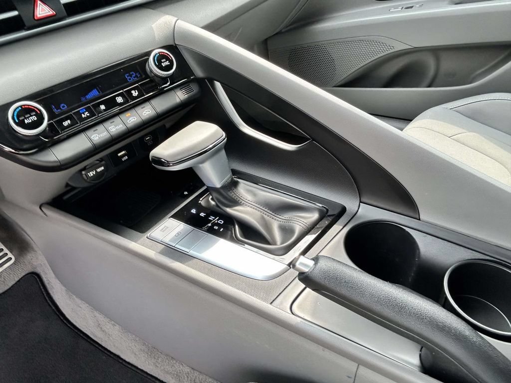 Certified 2025 Hyundai Elantra Sport FWD image 16