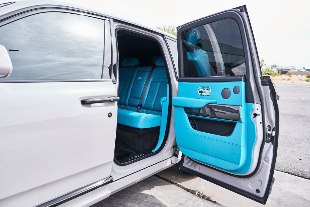 Used 2025 Rolls-Royce Cullinan Black Badge image 30