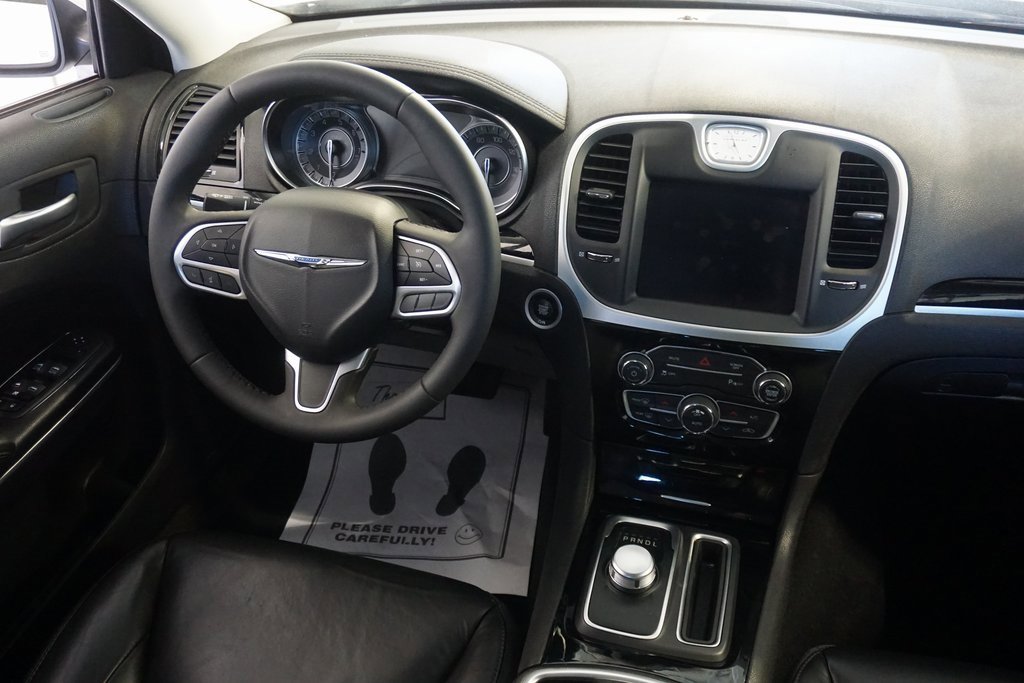 Used 2023 Chrysler 300 Touring L image 28