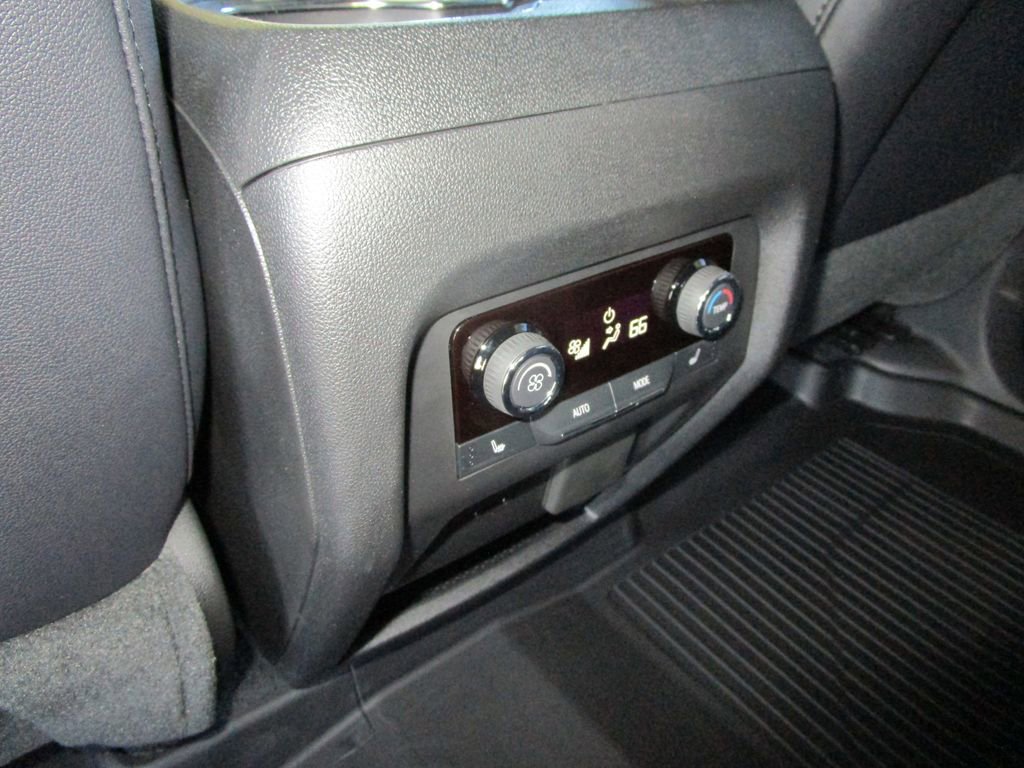 New 2026 Chevrolet Traverse High Country image 18