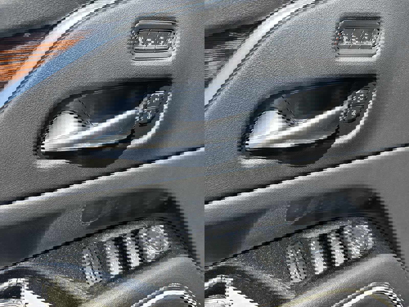 Used 2023 Cadillac Escalade ESV Premium Luxury RWD image 16