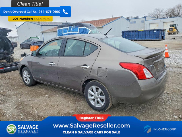 Used 2014 Nissan Versa SV w/ Convenience Package FWD image 3