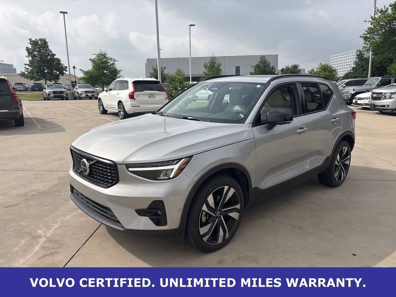 Certified 2023 Volvo XC40 B5 Plus w/ Climate Package AWD/4WD image 1