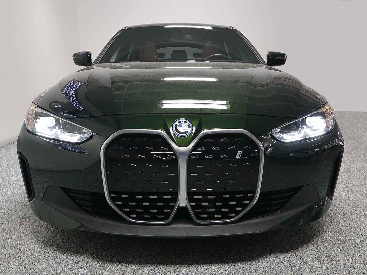 Used 2023 BMW i4 eDrive40 w/ Premium Package image 2