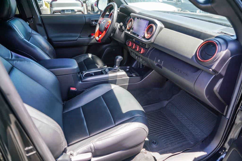 Used 2021 Toyota Tacoma TRD Off-Road w/ TRD Premium Off Road Package AWD/4WD image 15