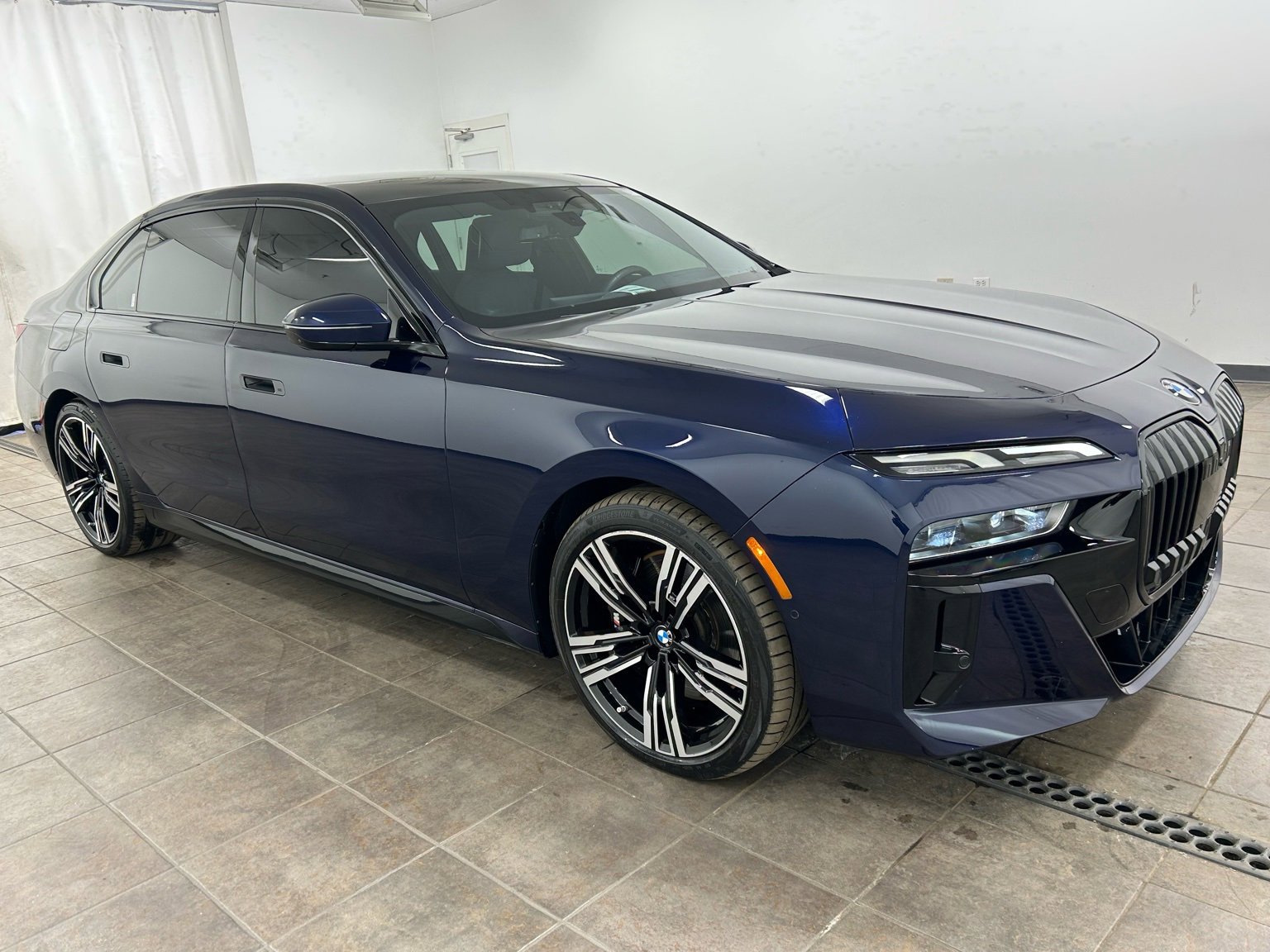 Used 2023 BMW 760i xDrive image 6