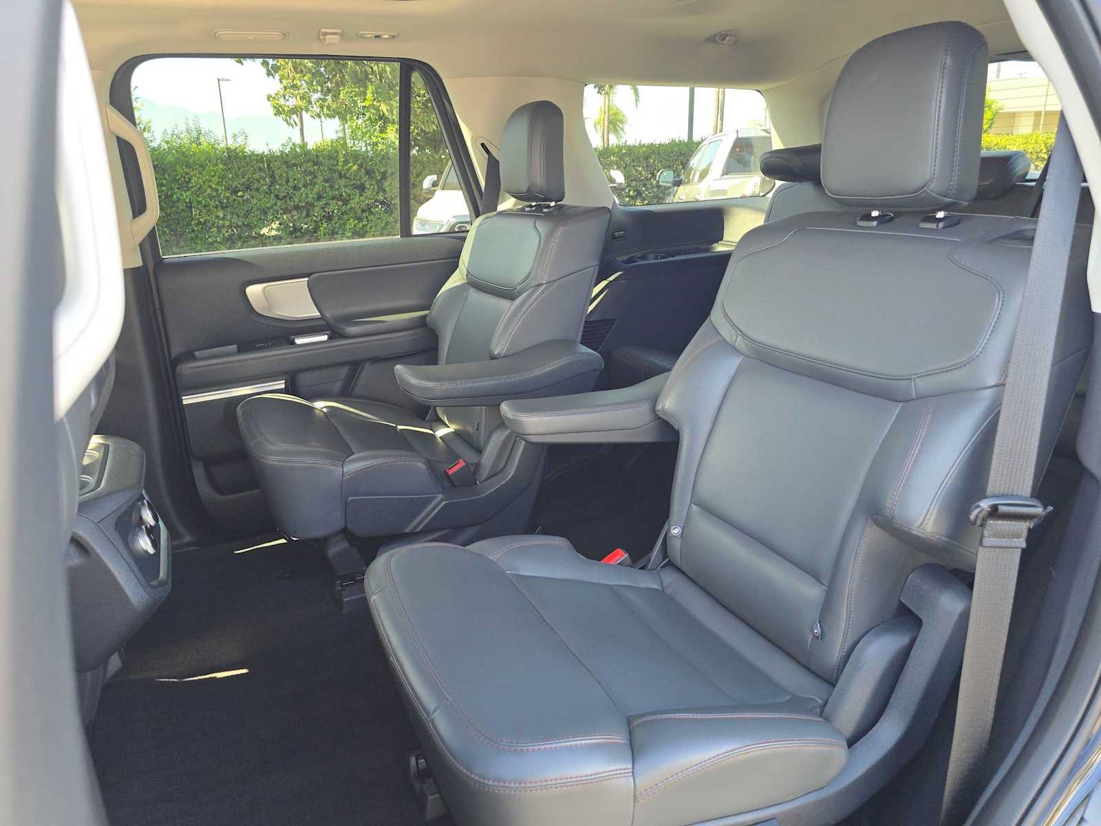 Used 2025 Ford Expedition Active AWD/4WD image 19