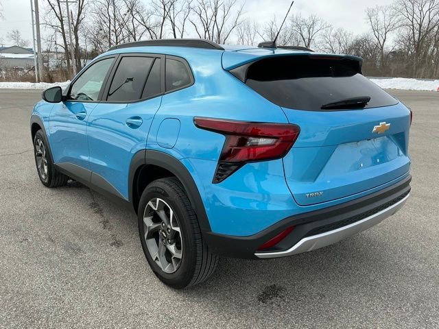 Used 2025 Chevrolet Trax LT w/ Driver Confidence Package image 4