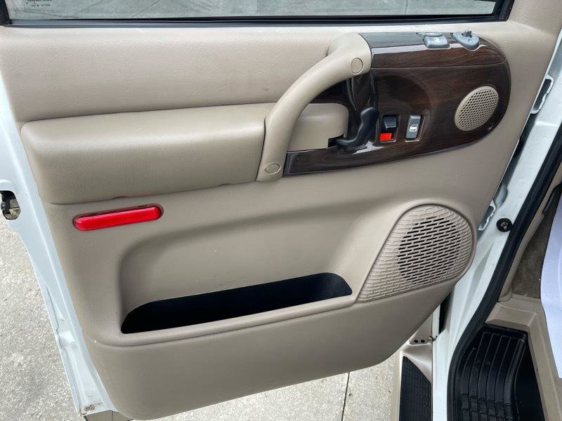 Used 2004 GMC Safari Conversion image 23