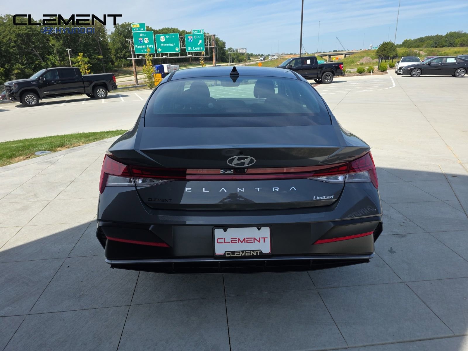 New 2025 Hyundai Elantra Limited image 7