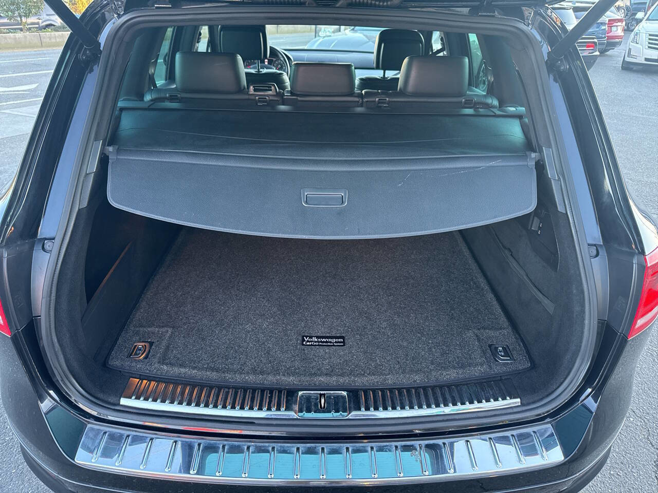 Used 2014 Volkswagen Touareg VR6 image 6