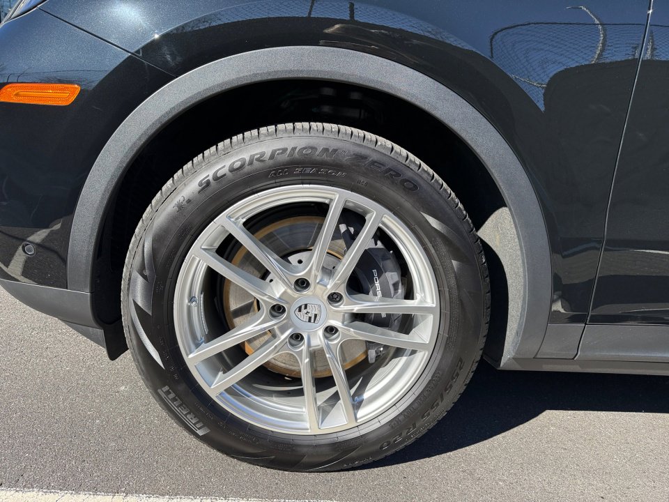 Certified 2025 Porsche Cayenne image 11