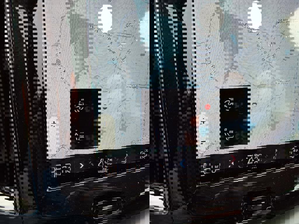 New 2025 Volvo XC60 B5 Core w/ Climate Package image 21