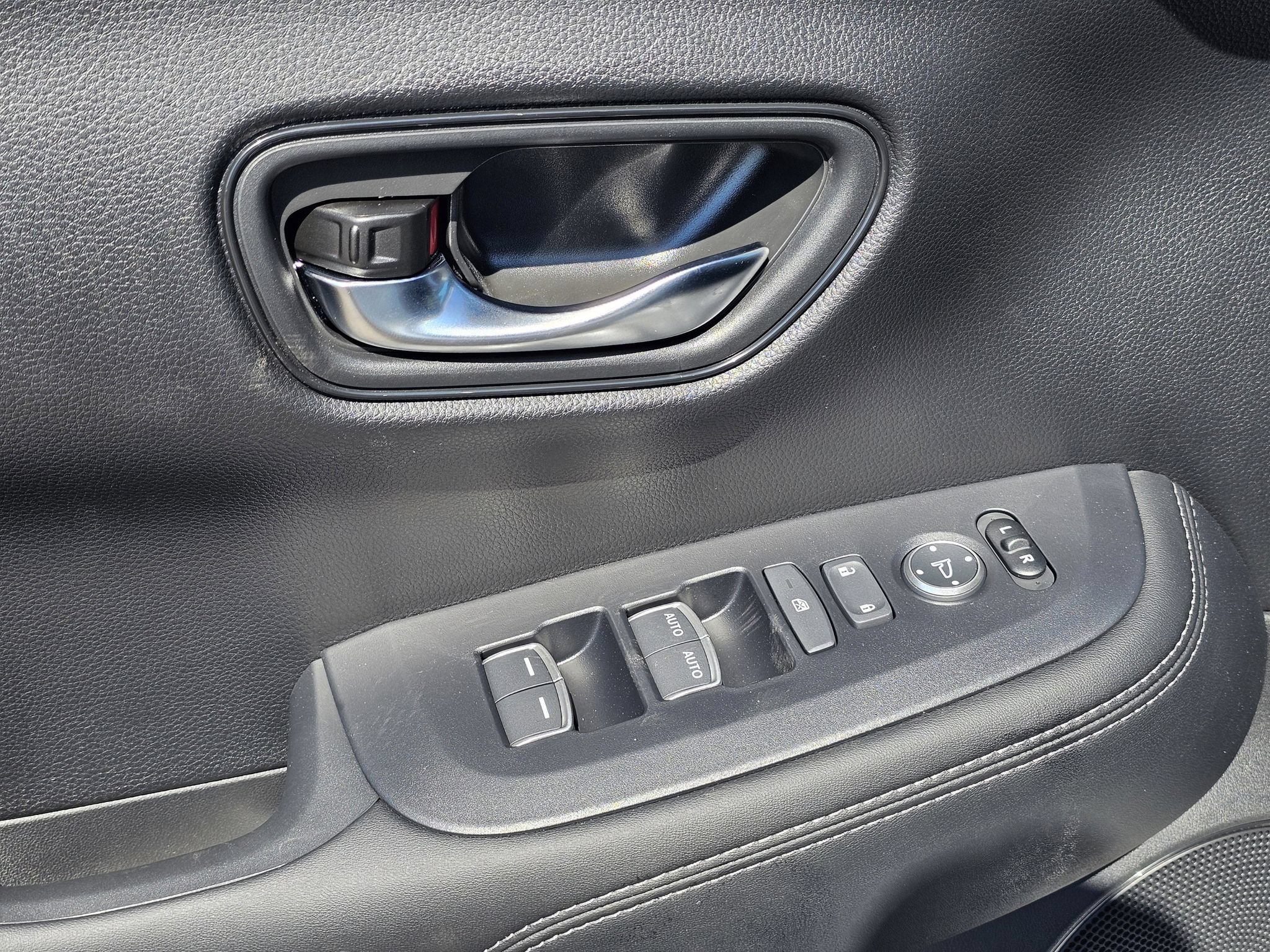 Used 2026 Honda HR-V EX-L image 15