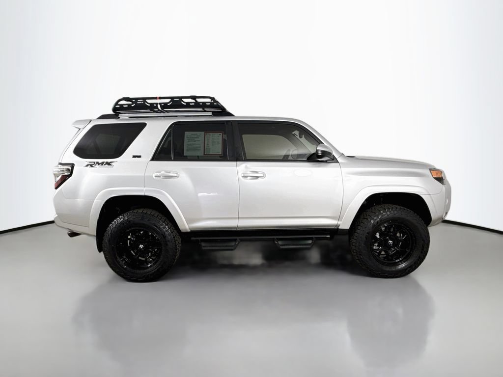 Certified 2022 Toyota 4Runner SR5 AWD/4WD image 9