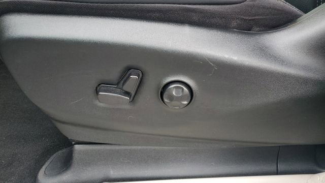 Certified 2024 Chrysler Pacifica Touring-L image 21