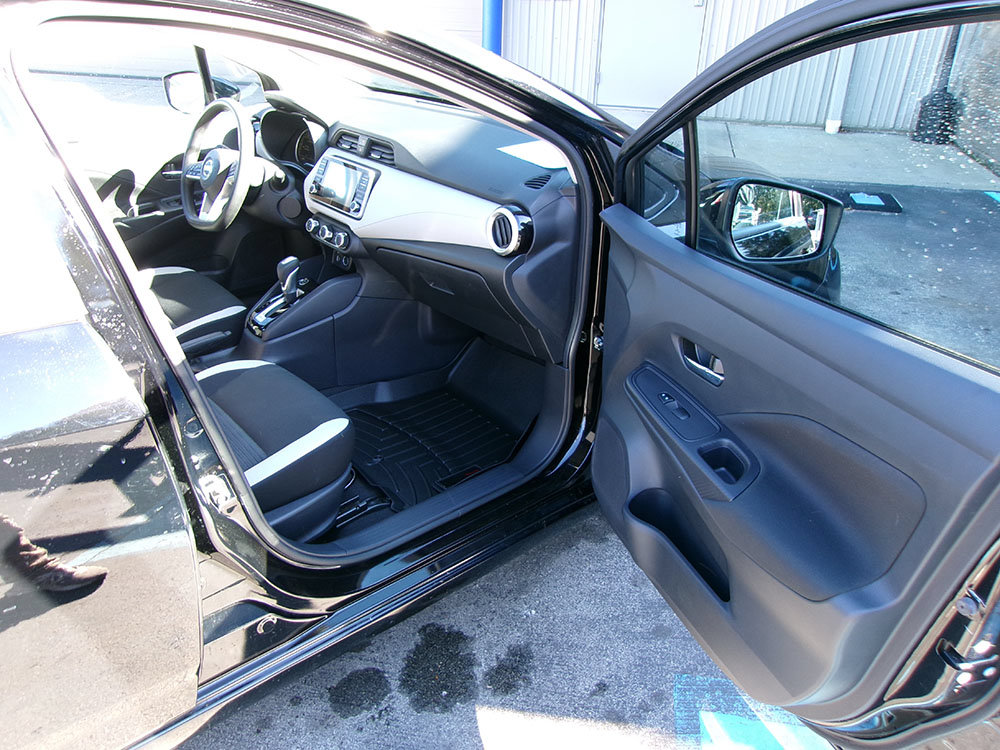 Used 2021 Nissan Versa SV FWD image 9