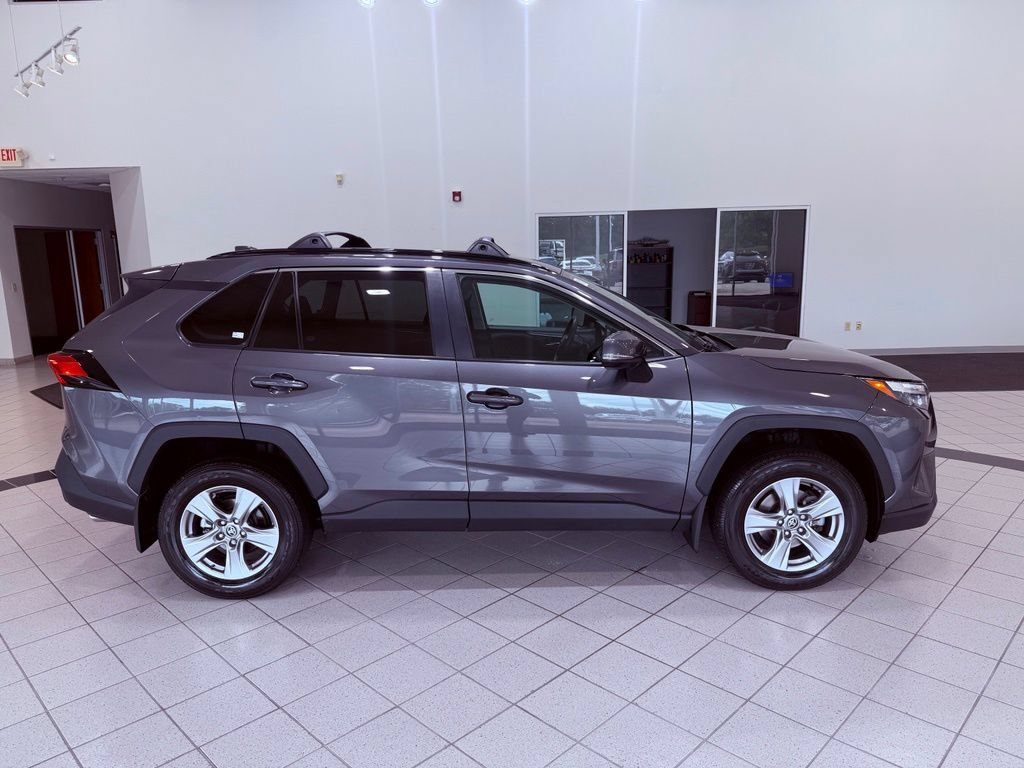 Used 2022 Toyota RAV4 XLE AWD/4WD image 13