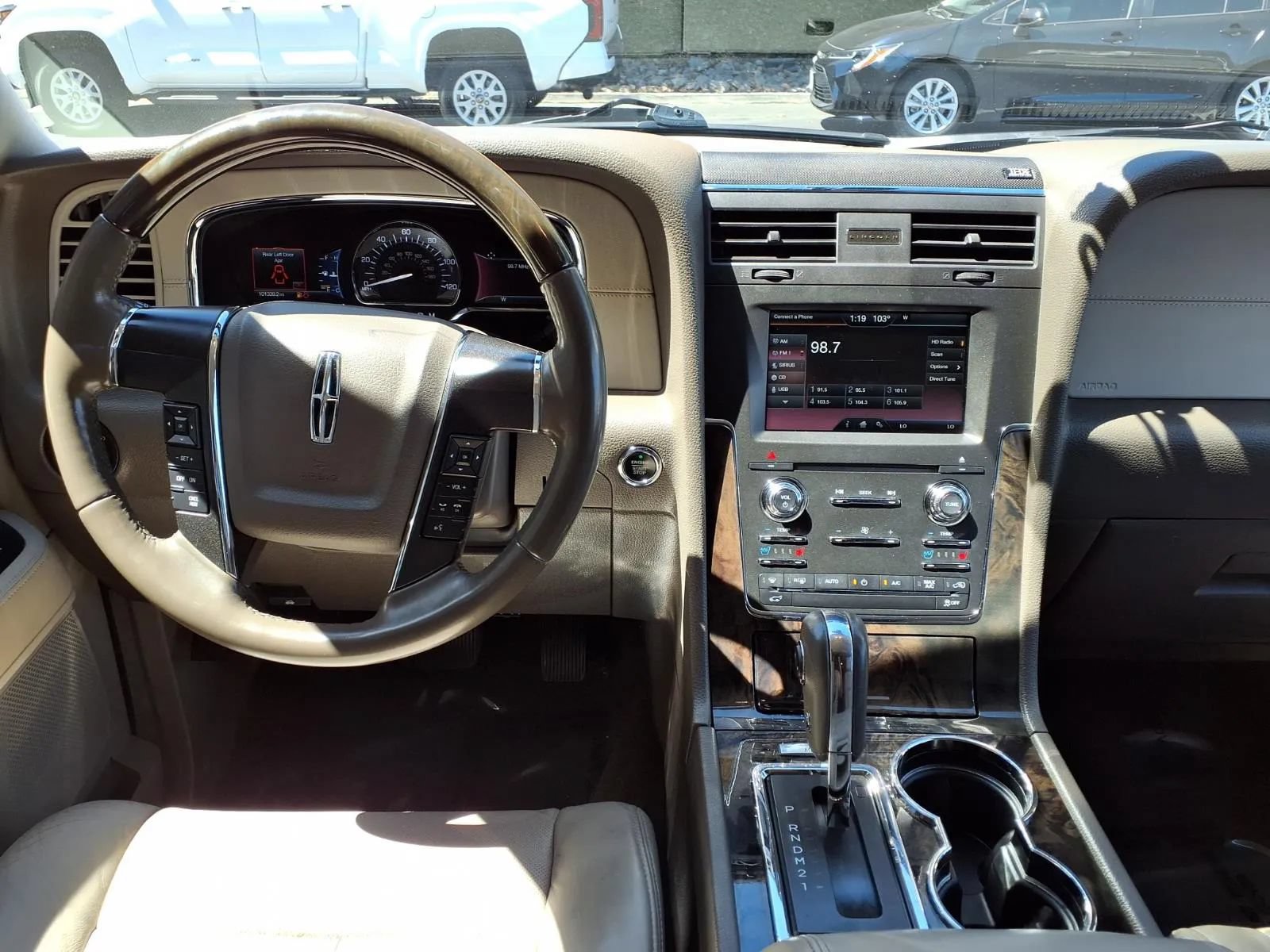 Used 2015 Lincoln Navigator 2WD image 17