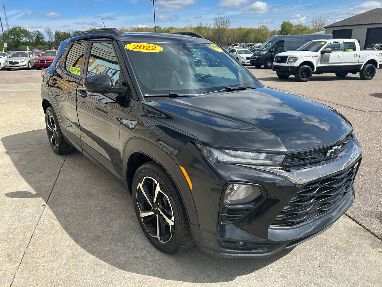 Used 2022 Chevrolet TrailBlazer RS w/ Sun and Liftgate Package FWD image 3